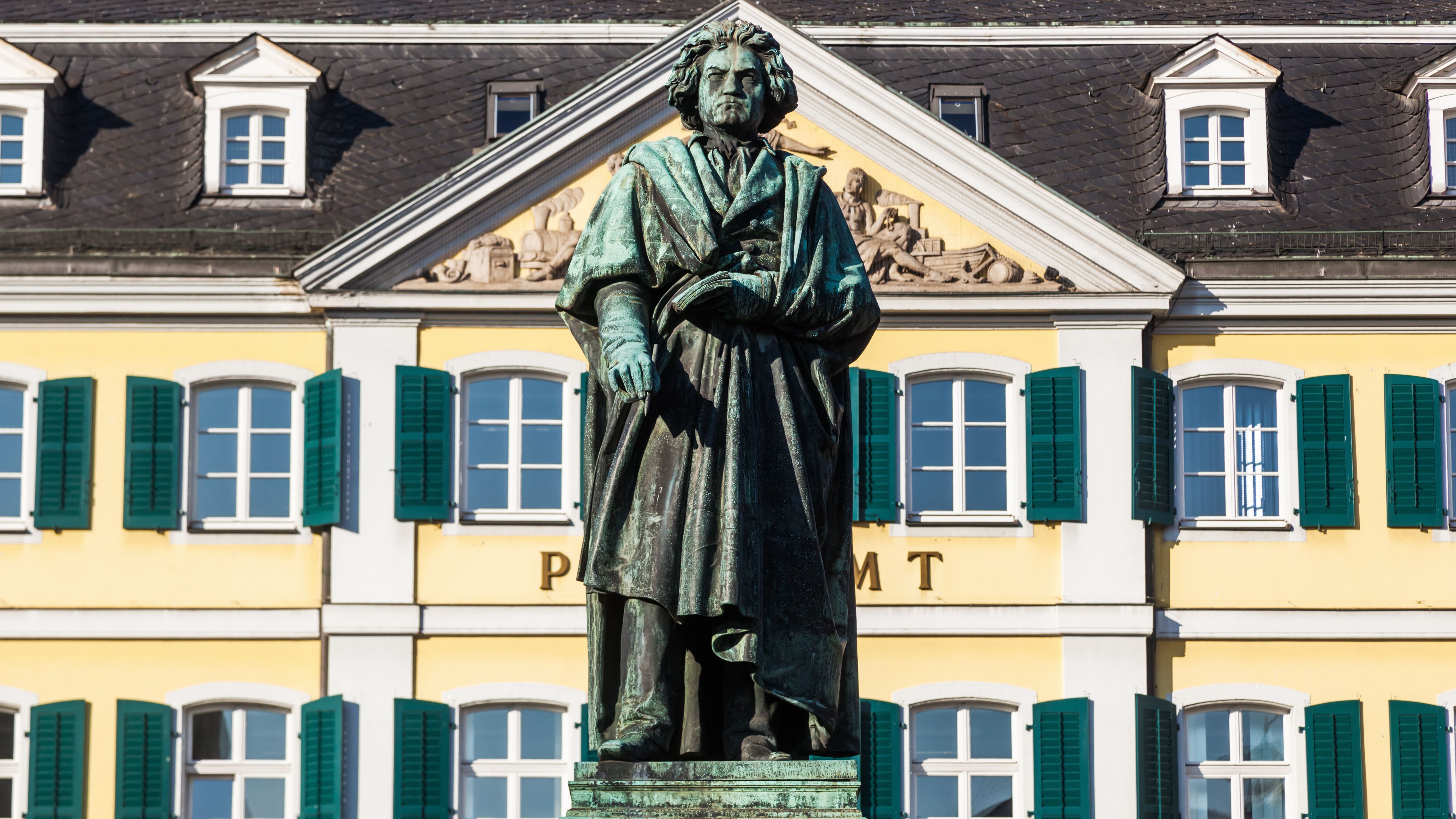 BONN ALEMANIA CRUCEROS RIN LUDWIG VAN BEETHOVEN #Bonn #CrucerosRin #CrucerosFluviales